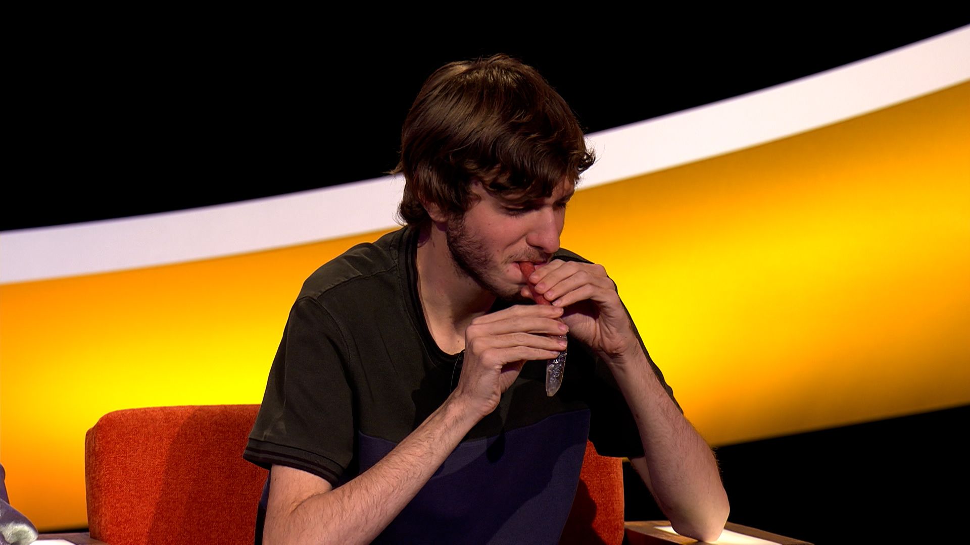 Felix Heremans proeft voor het eerst van dé housewives-snack