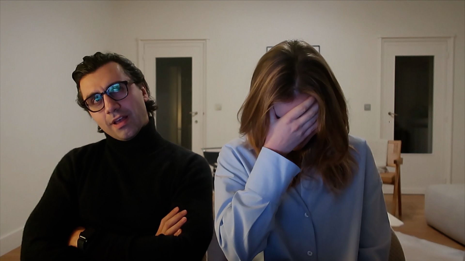 Lenna & Narek geloven oren niet wanneer Jani 25.000 euro extra budget vraagt: "What the f*ck?"