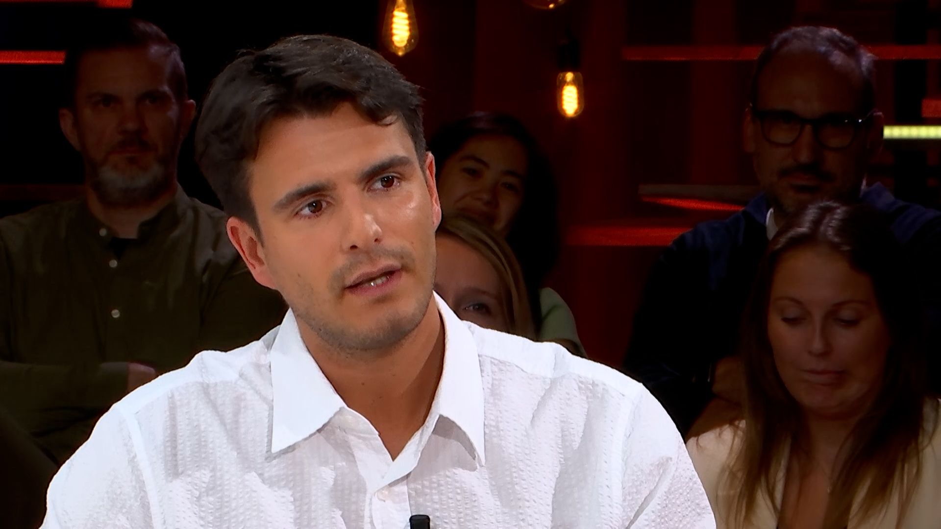 Rousseau over café-incident: "Herinner mij daar enkel vriendschappelijk contact"